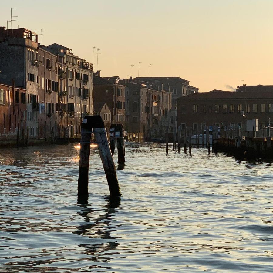 Romantic Enchantment With Private Bathroom Venesia Bagian luar foto
