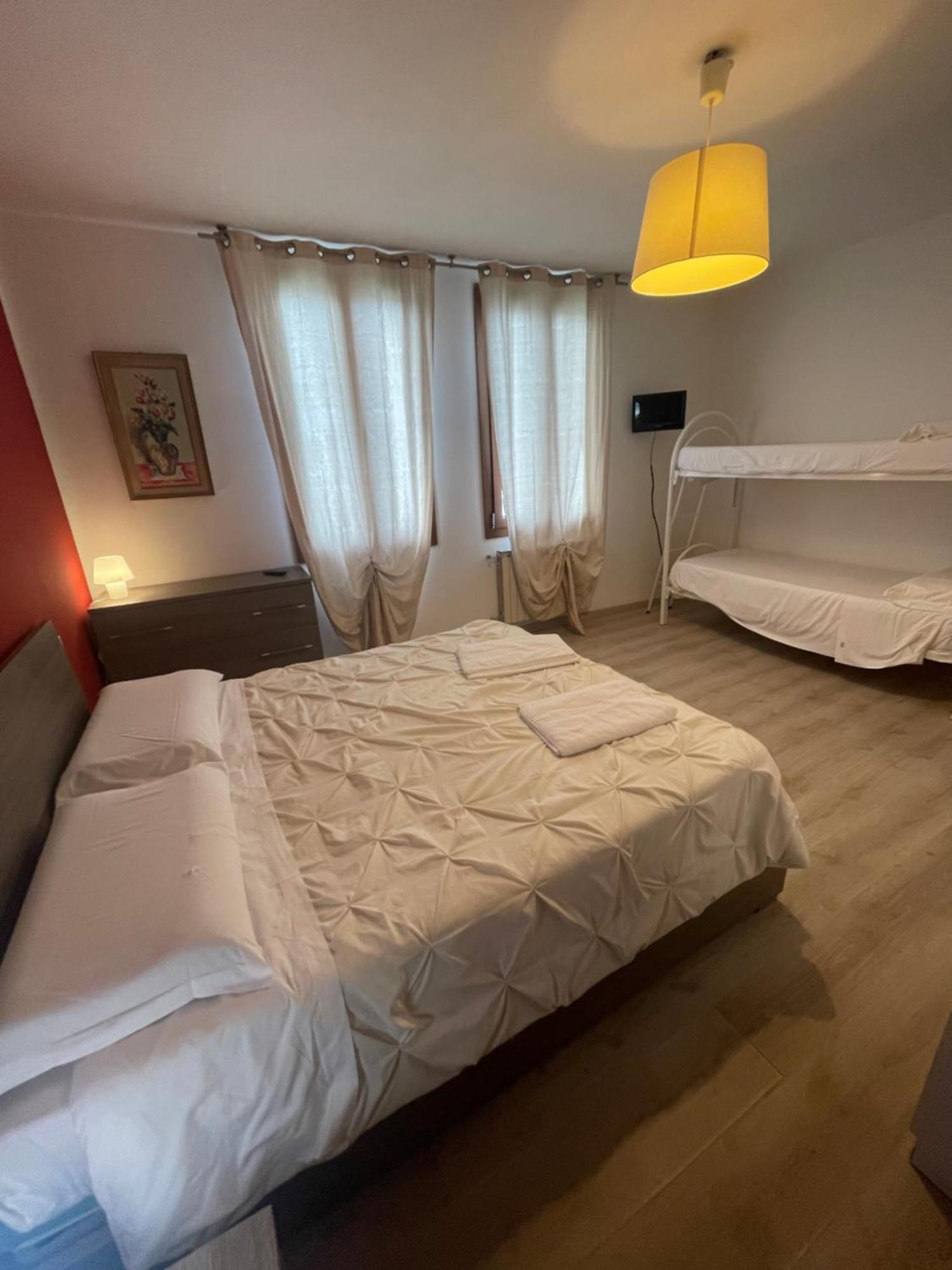 Romantic Enchantment With Private Bathroom Venesia Bagian luar foto