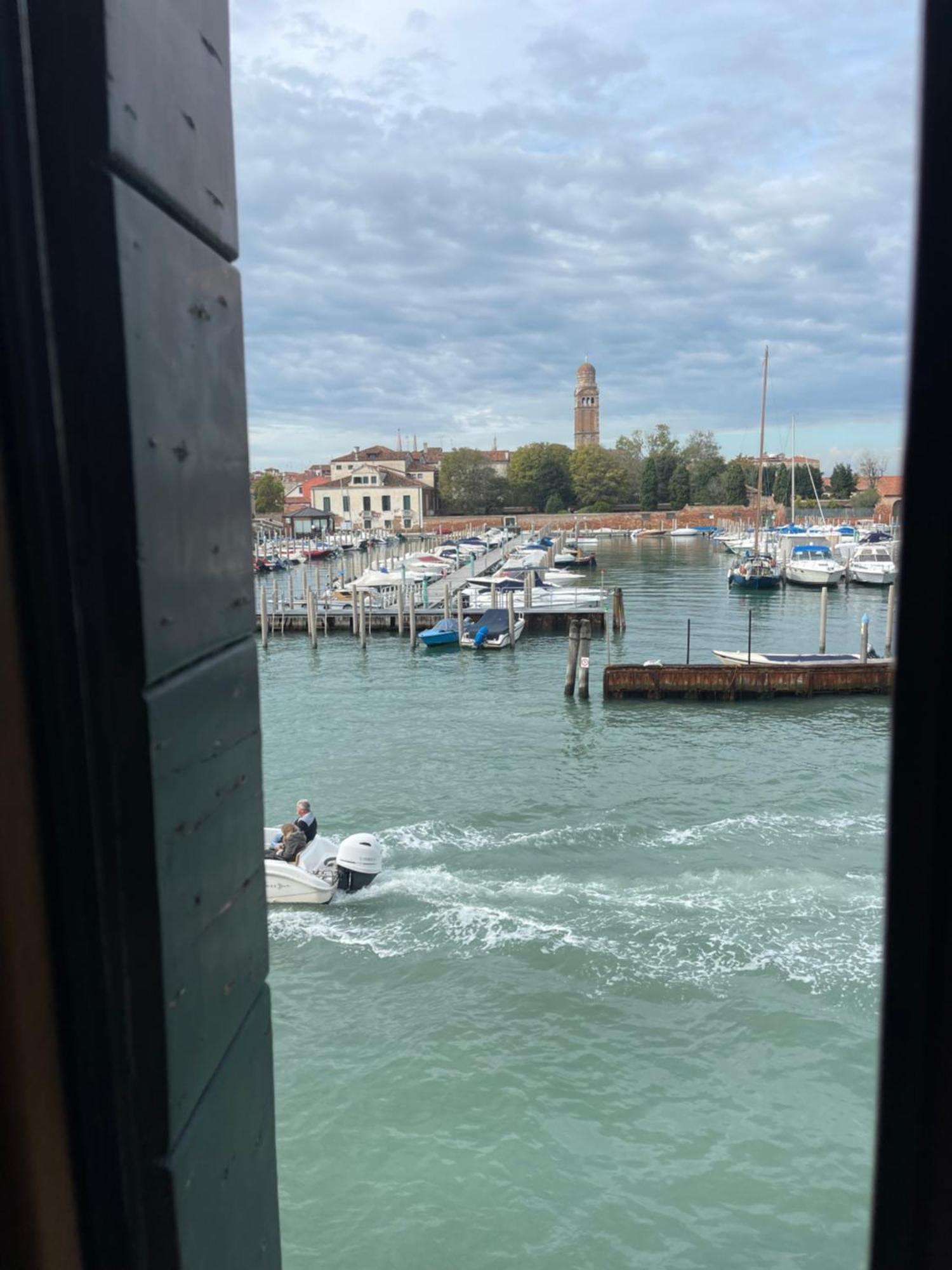 Romantic Enchantment With Private Bathroom Venesia Bagian luar foto