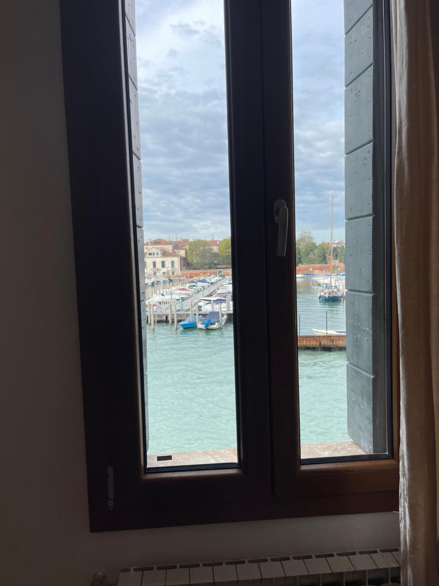 Romantic Enchantment With Private Bathroom Venesia Bagian luar foto